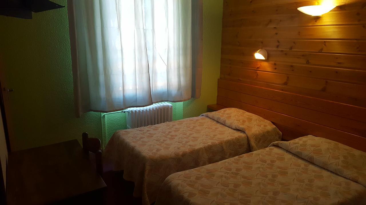 Hotel Restaurant Glaizette LʼArgentière-la-Bessée Eksteriør billede